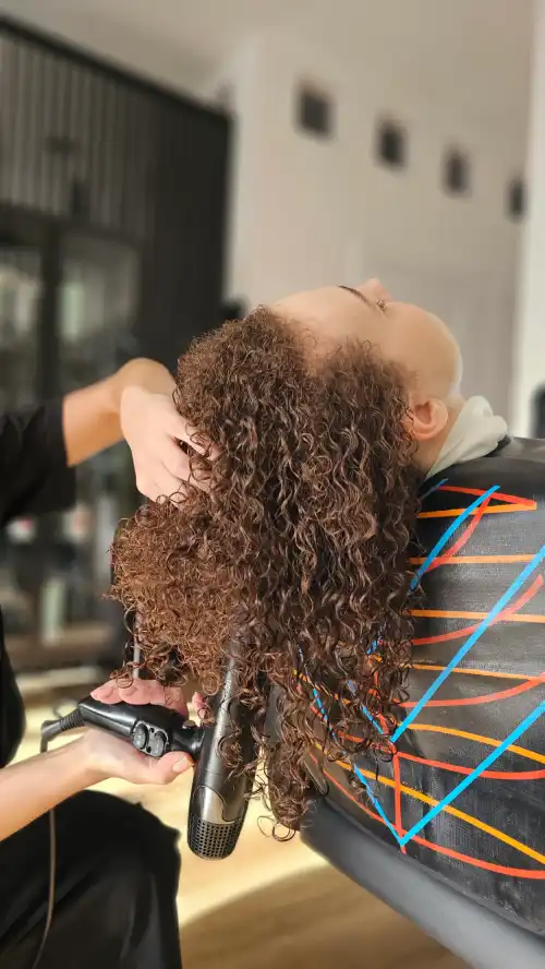 Trwała Ondulacja - objętność i loki - Fryzury i upięcia ślubne - modelowanie i stylizacja włosów Warszawa